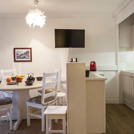 Thuria Apartment *